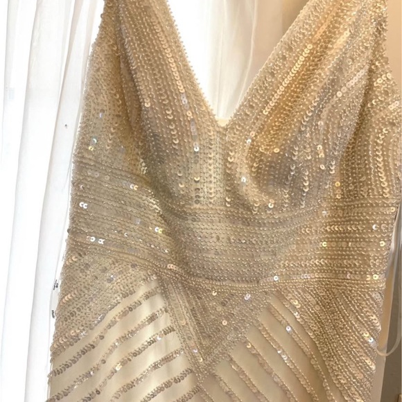 Chic Ivory V-Neck Bridal Gown - Picture 5 of 7